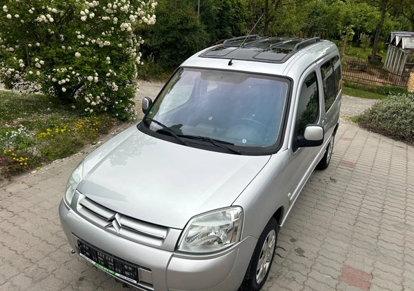 Citroen Berlingo cena 13900 przebieg: 242000, rok produkcji 2006 z Gościno małe 631